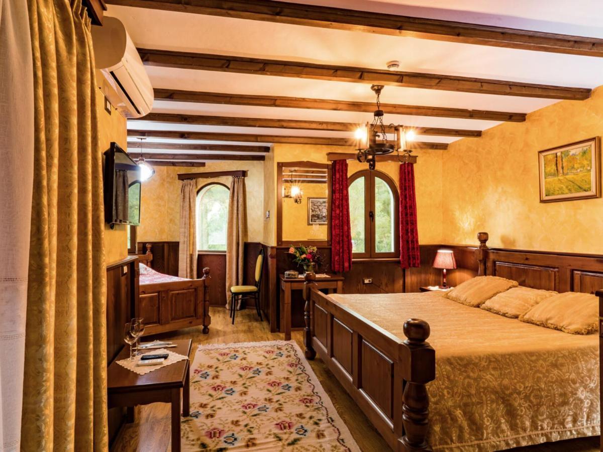 Castle Park Hotell Berat