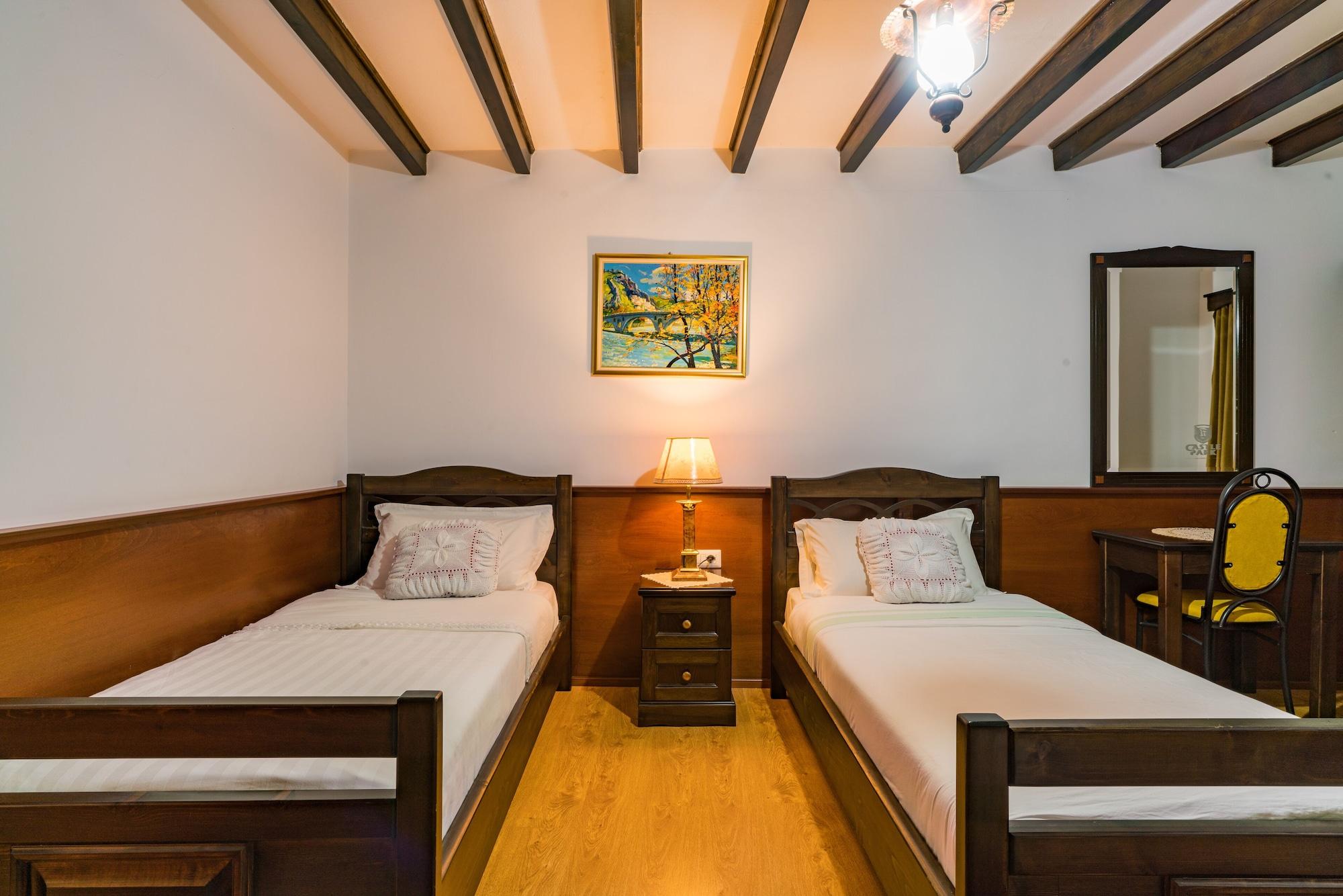 Hotell Castle Park Berat