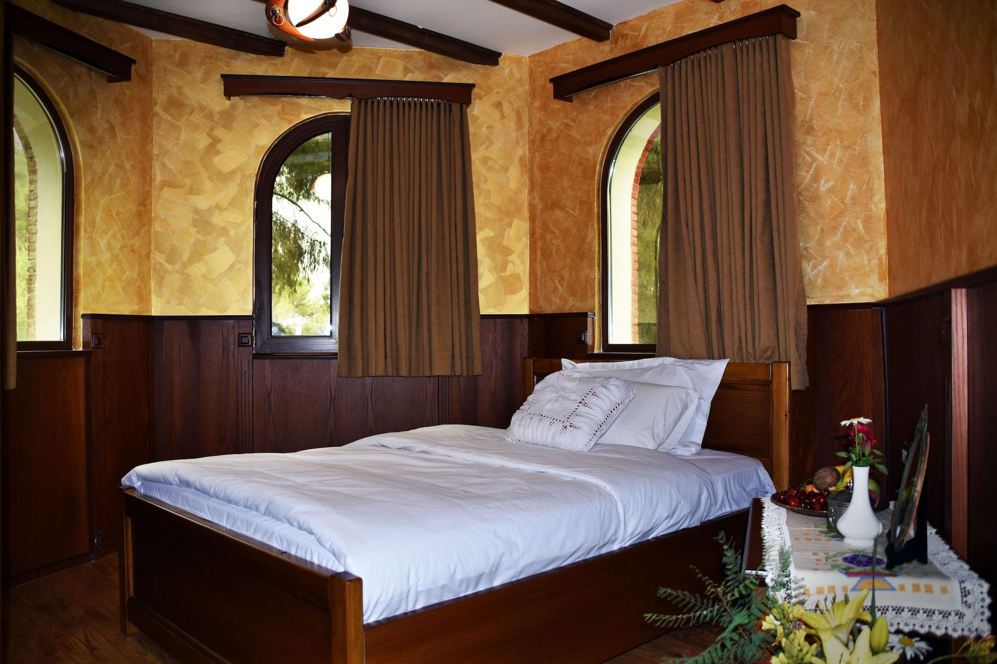 Castle Park 3* Berat